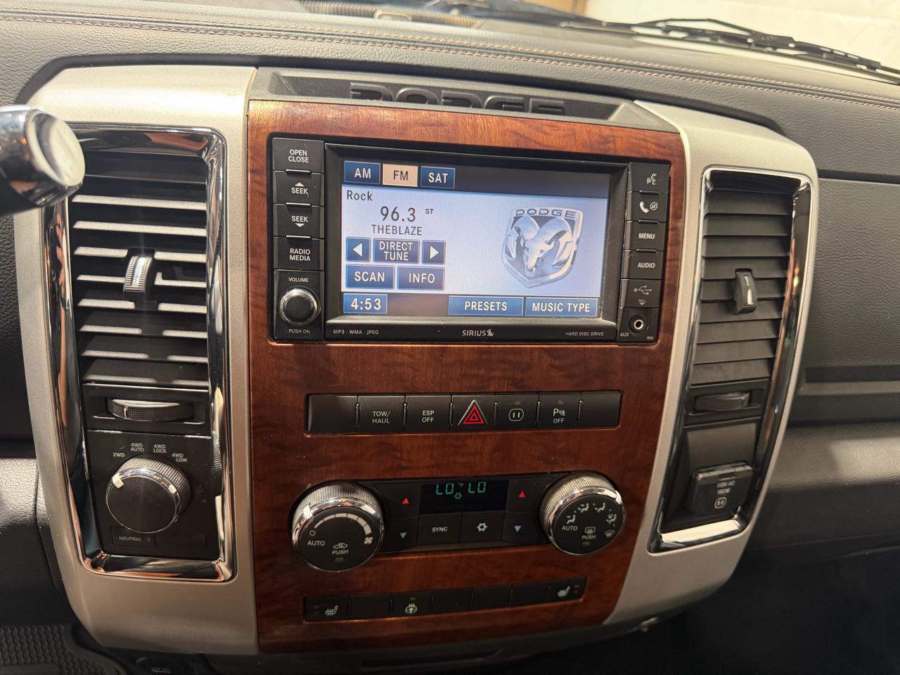 Dodge Ram 1500 4WD Quad Cab 140.5" Laramie 2010