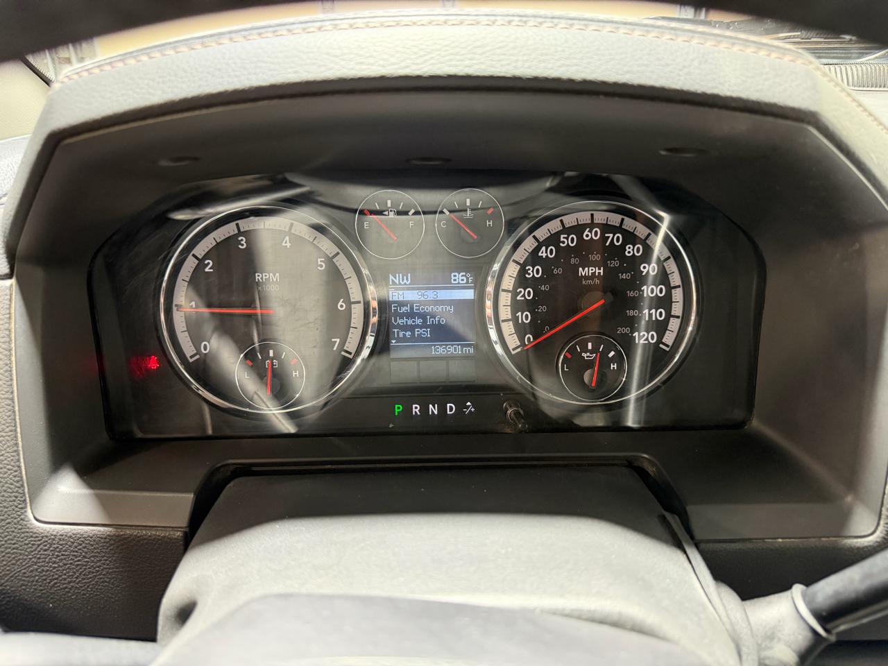 Dodge Ram 1500 4WD Quad Cab 140.5" Laramie 2010