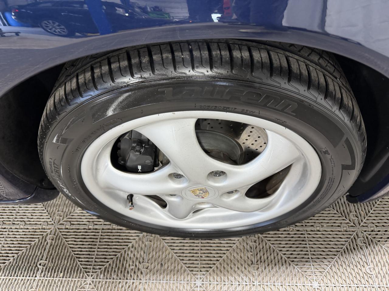 Porsche 911 Carrera 2dr Carrera Cpe 6-Spd Manual 1999
