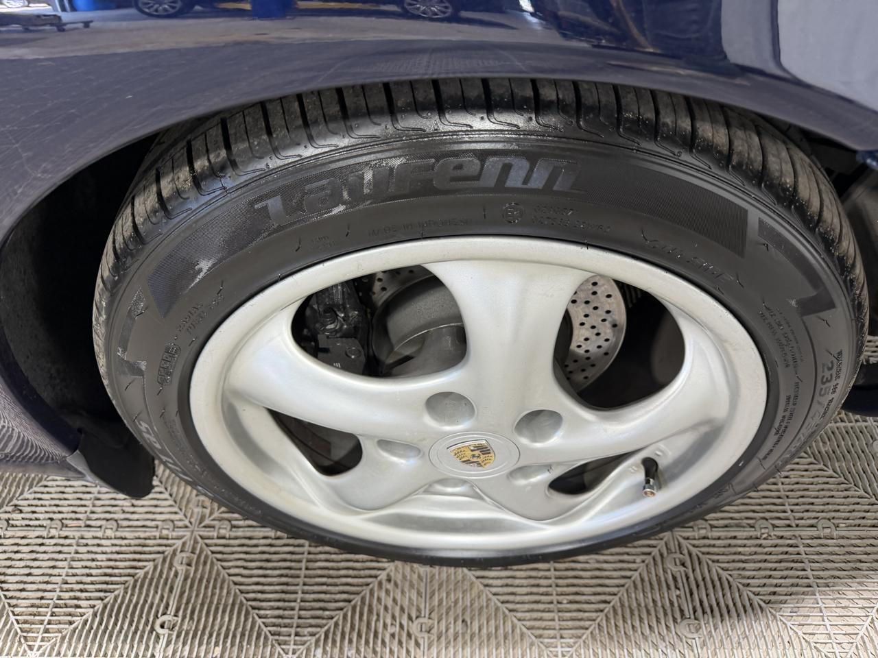 Porsche 911 Carrera 2dr Carrera Cpe 6-Spd Manual 1999