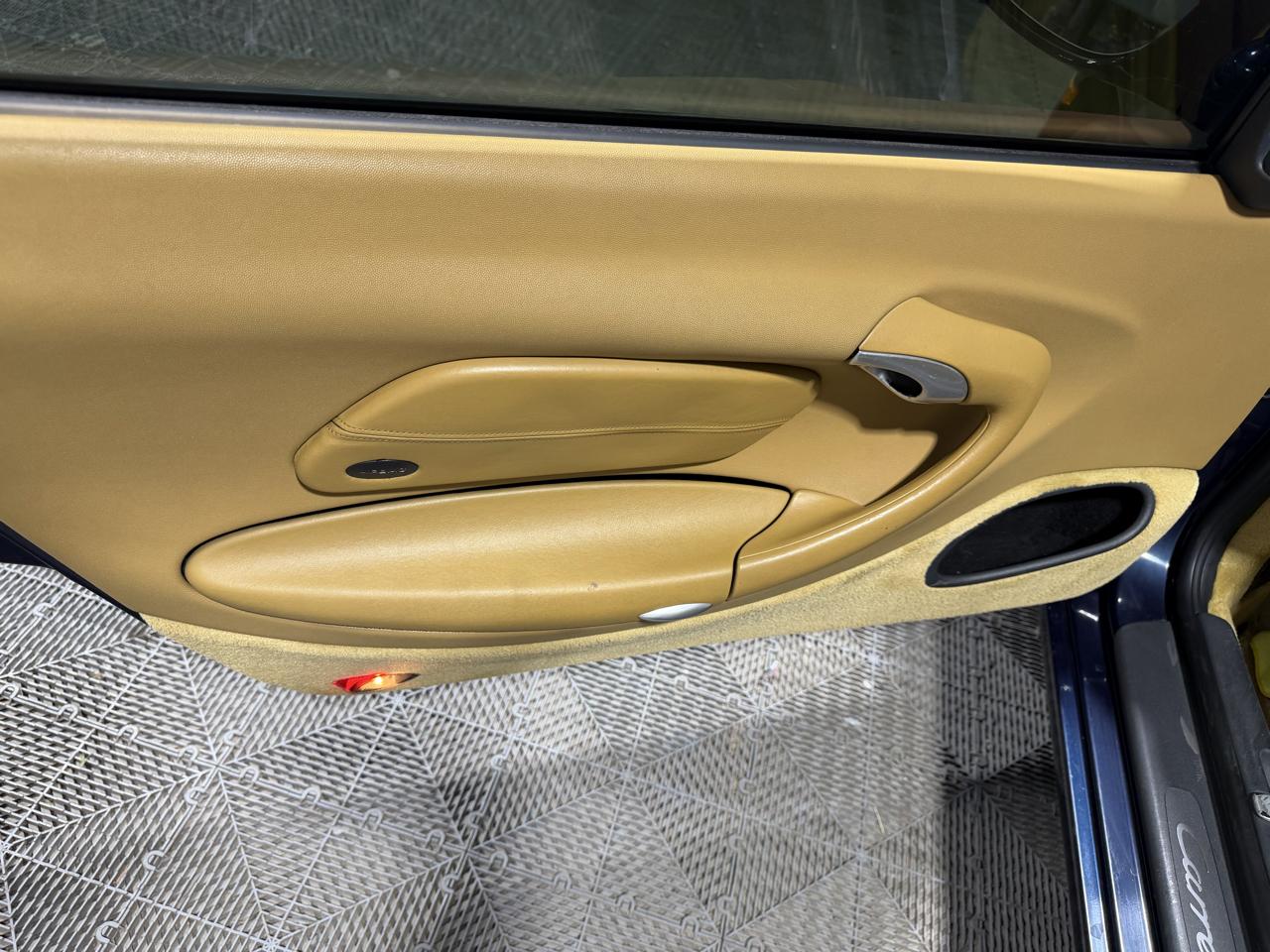 Porsche 911 Carrera 2dr Carrera Cpe 6-Spd Manual 1999