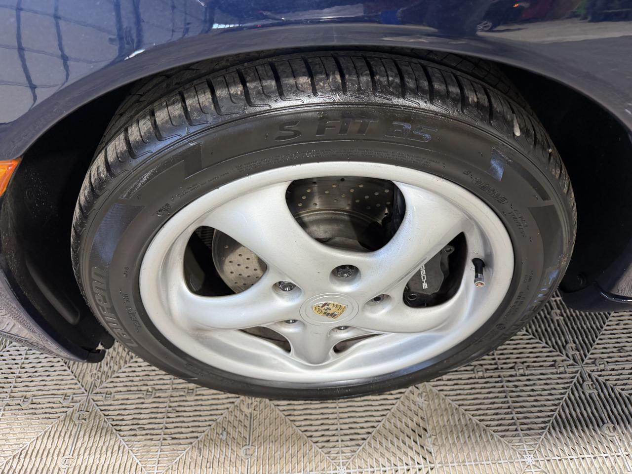 Porsche 911 Carrera 2dr Carrera Cpe 6-Spd Manual 1999