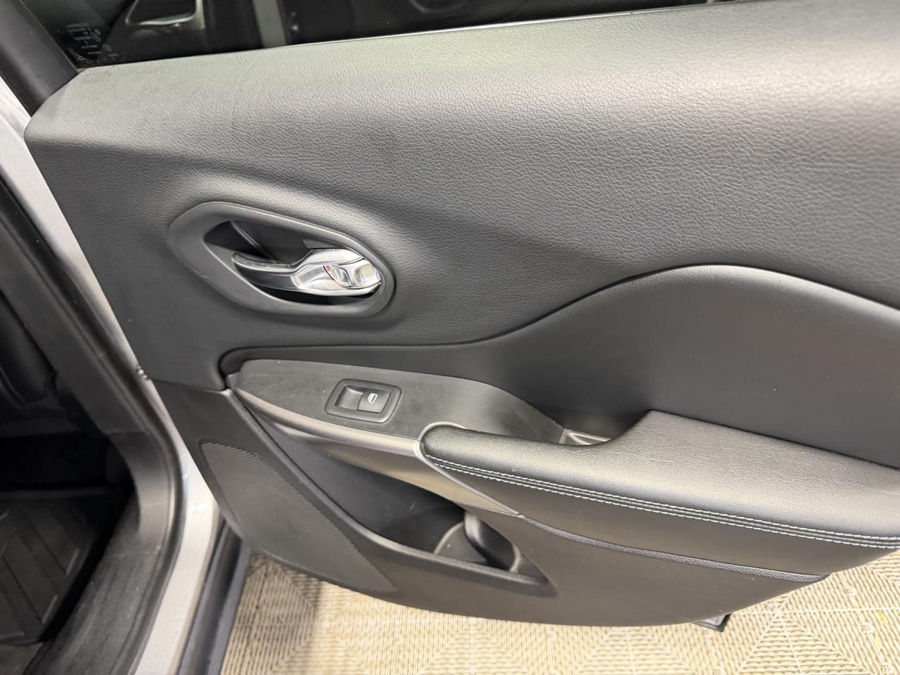 Jeep Cherokee Latitude Plus 4x4 2019