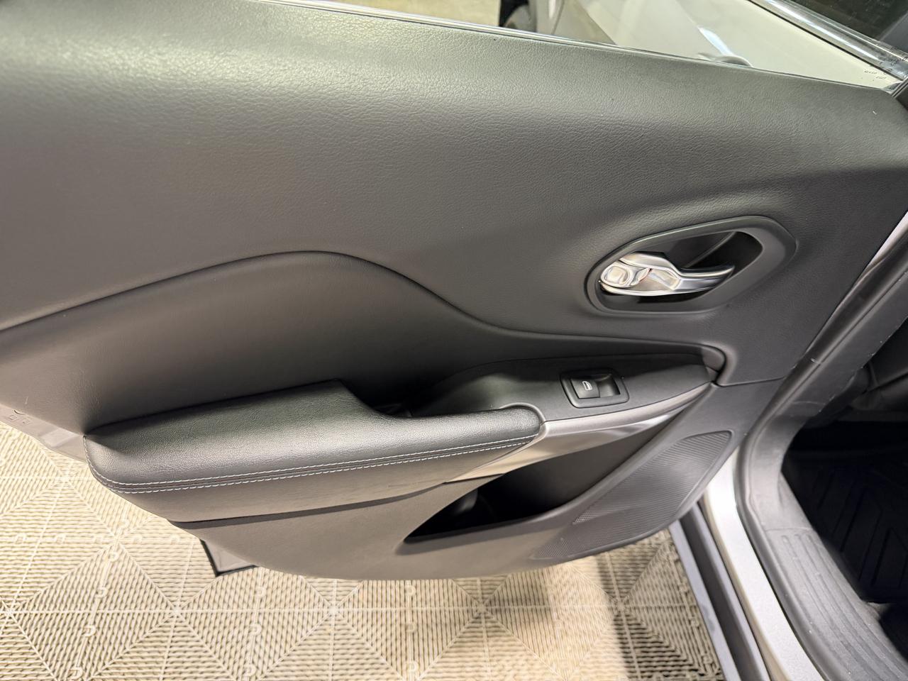 Jeep Cherokee Latitude Plus 4x4 2019