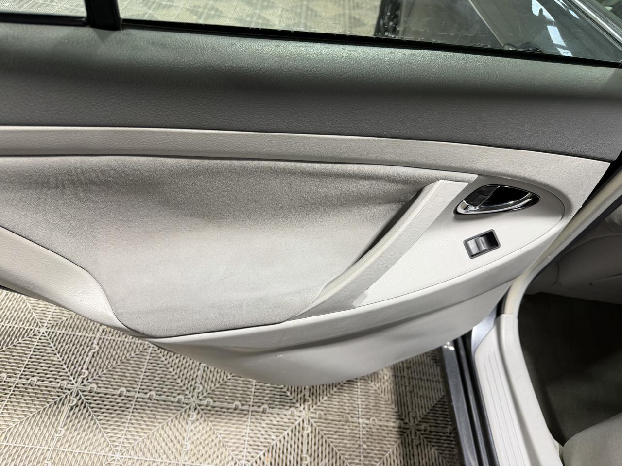 Toyota Camry 4dr Sdn I4 Auto XLE (Natl) 2007