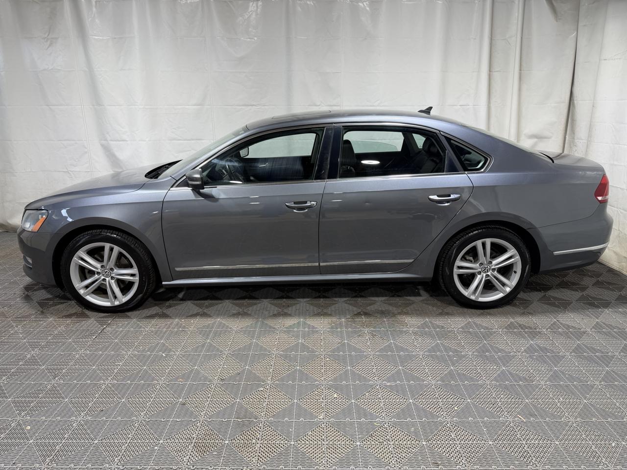 Volkswagen Passat 4dr Sdn 2.0L DSG TDI SEL Premium 2013