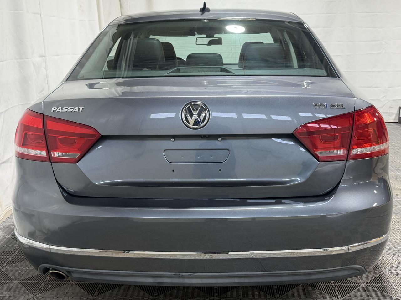 Volkswagen Passat 4dr Sdn 2.0L DSG TDI SEL Premium 2013