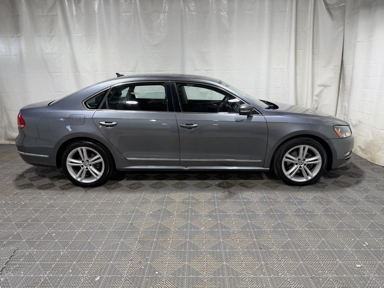 Volkswagen Passat 4dr Sdn 2.0L DSG TDI SEL Premium 2013
