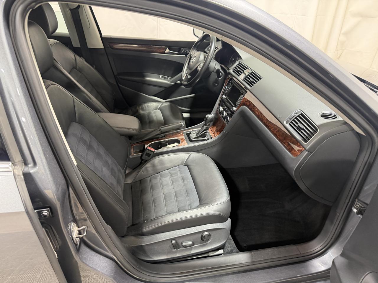 Volkswagen Passat 4dr Sdn 2.0L DSG TDI SEL Premium 2013