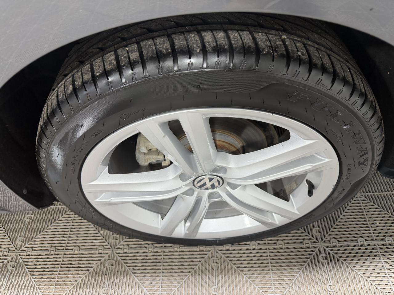 Volkswagen Passat 4dr Sdn 2.0L DSG TDI SEL Premium 2013