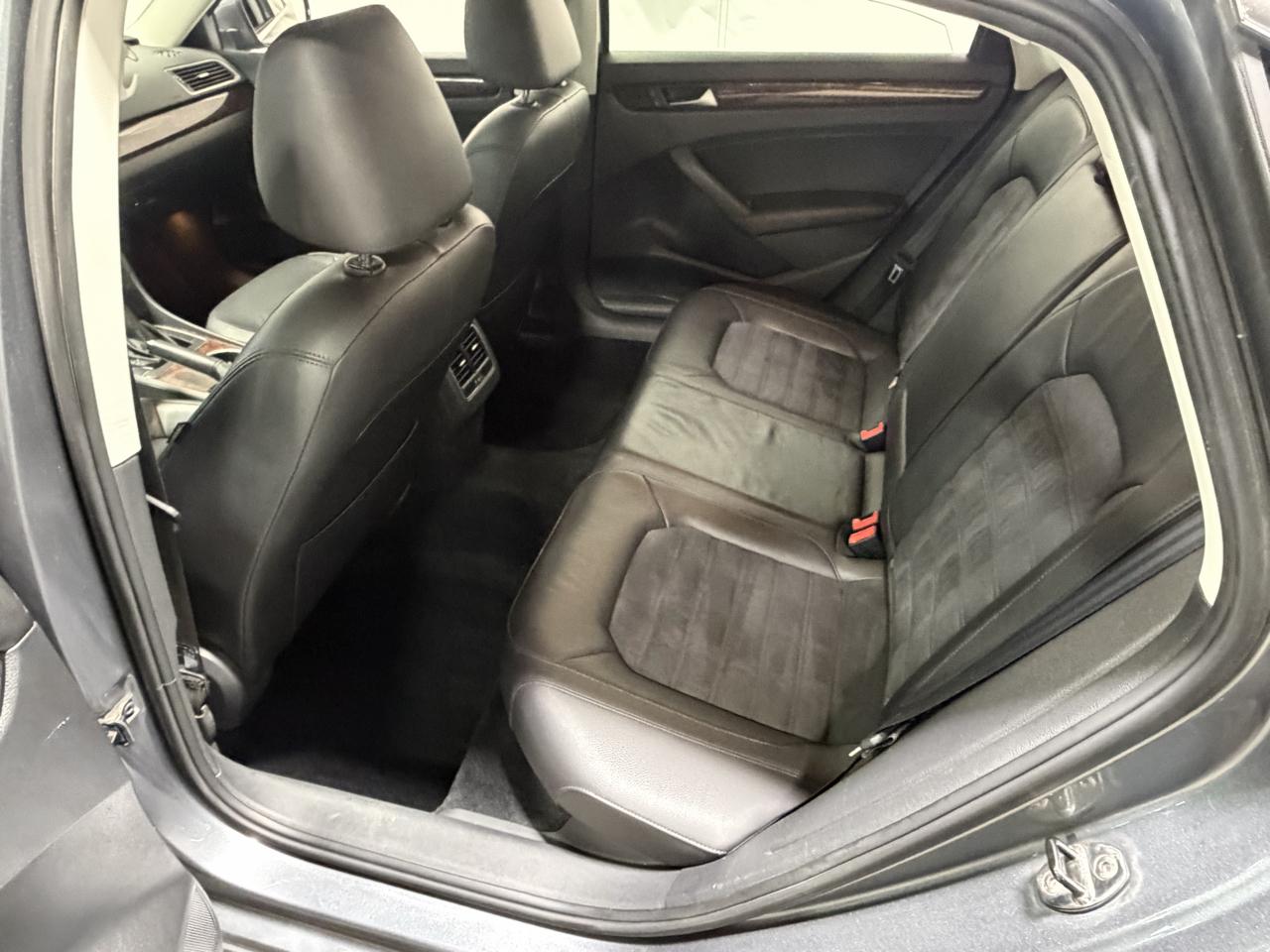 Volkswagen Passat 4dr Sdn 2.0L DSG TDI SEL Premium 2013