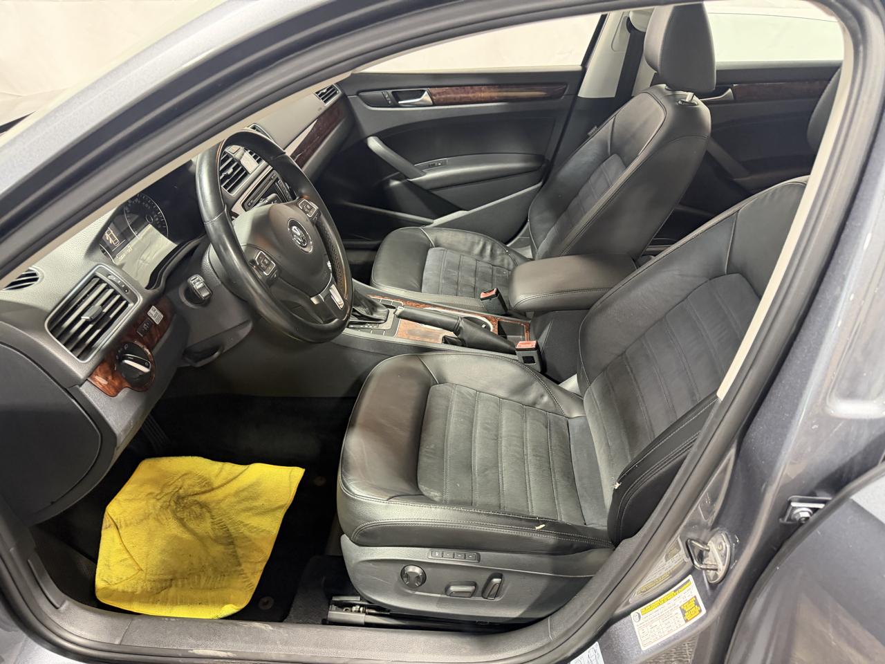 Volkswagen Passat 4dr Sdn 2.0L DSG TDI SEL Premium 2013