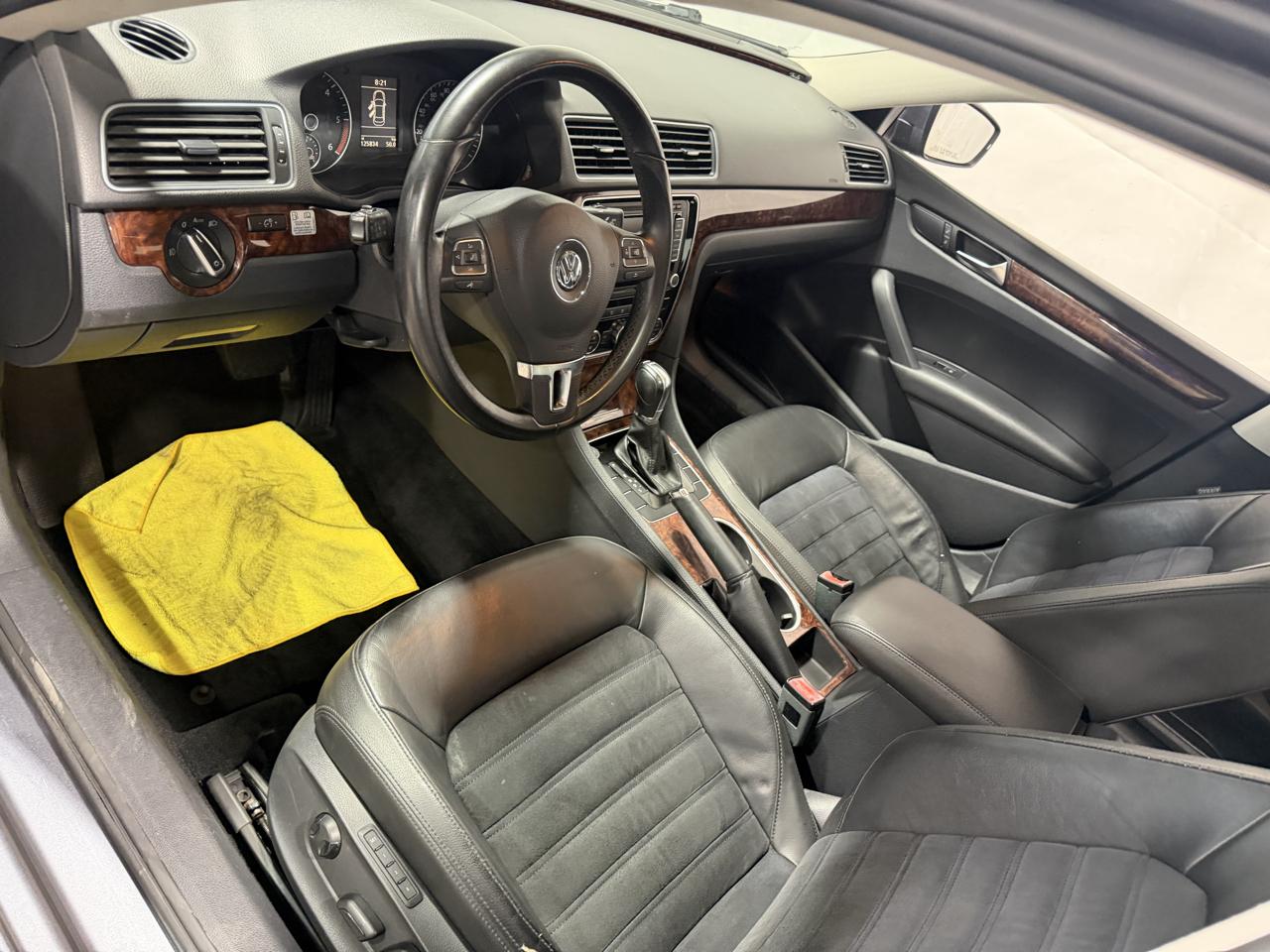 Volkswagen Passat 4dr Sdn 2.0L DSG TDI SEL Premium 2013