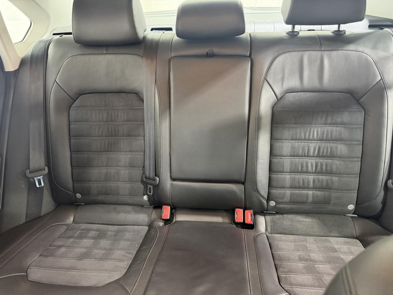 Volkswagen Passat 4dr Sdn 2.0L DSG TDI SEL Premium 2013