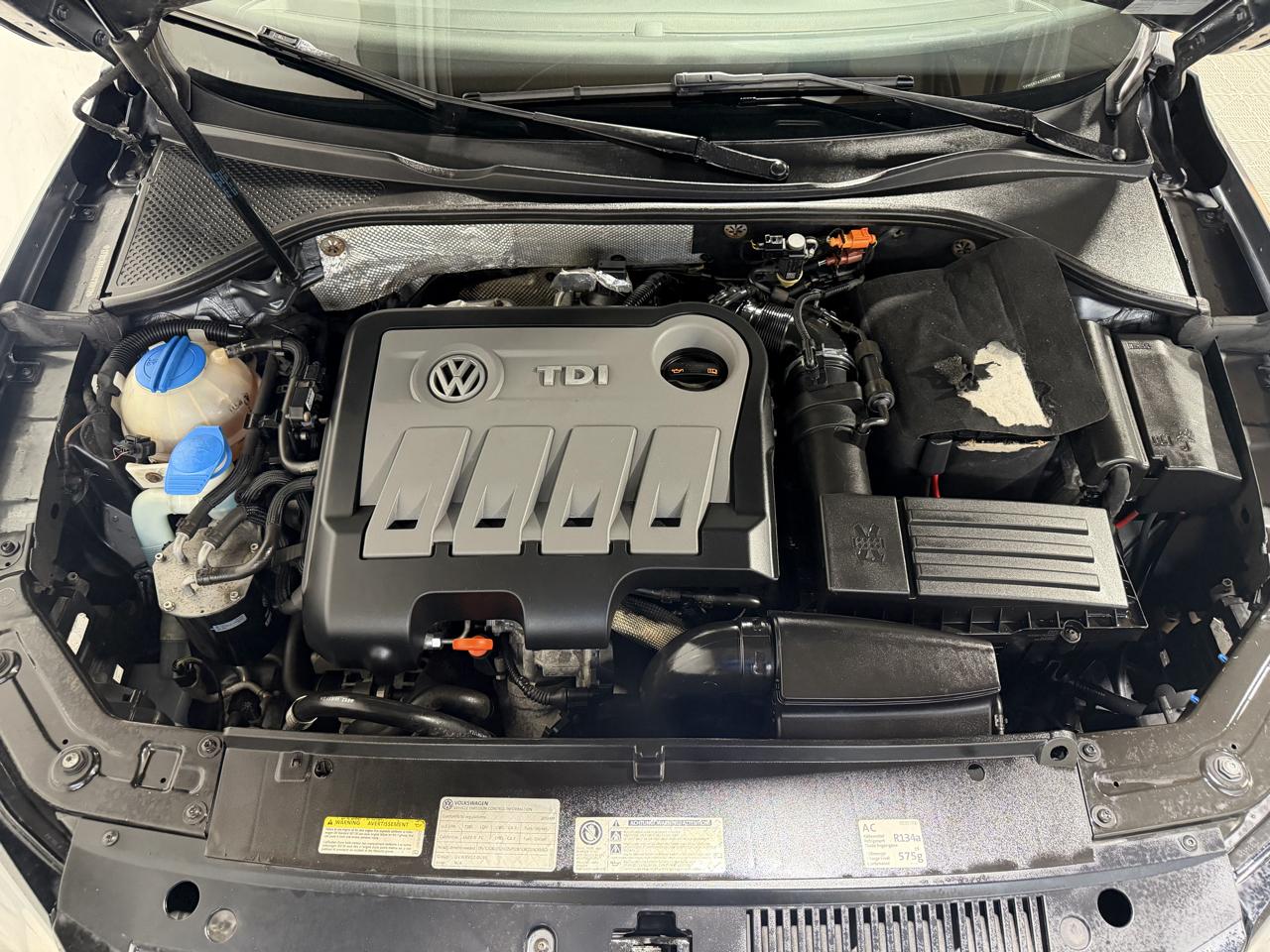 Volkswagen Passat 4dr Sdn 2.0L DSG TDI SEL Premium 2013