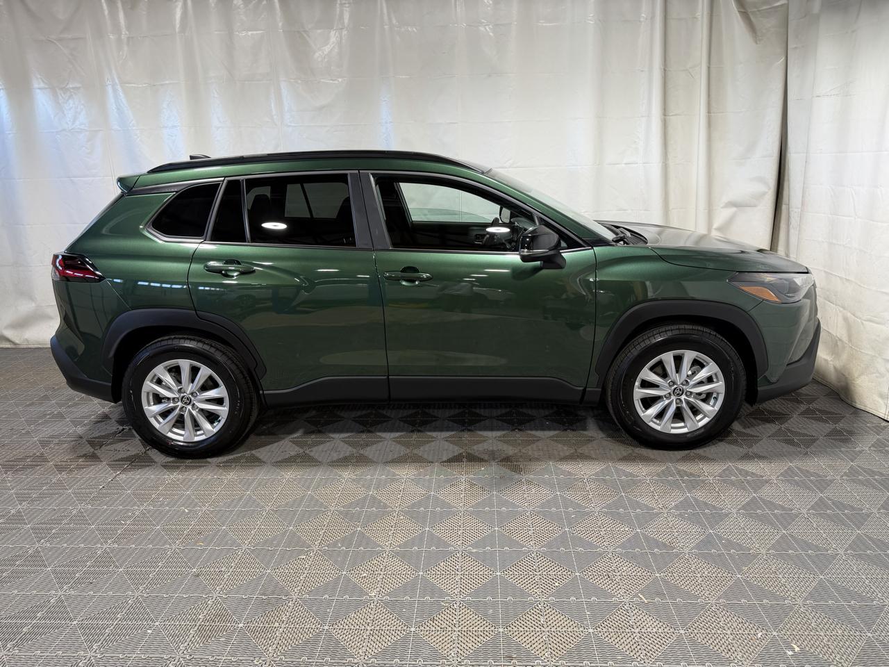 Toyota Corolla Cross LE 4WD (Natl) 2026