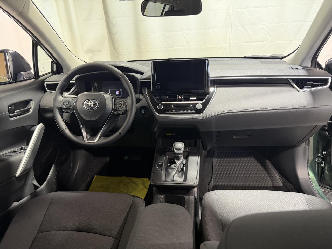 Toyota Corolla Cross LE 4WD (Natl) 2026