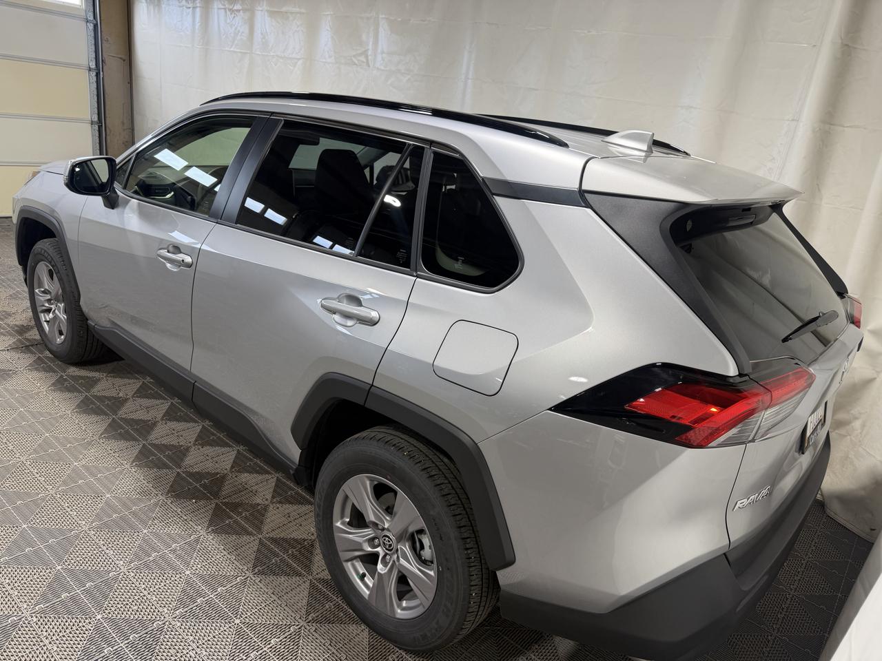 Toyota RAV4 XLE AWD (Natl) 2025