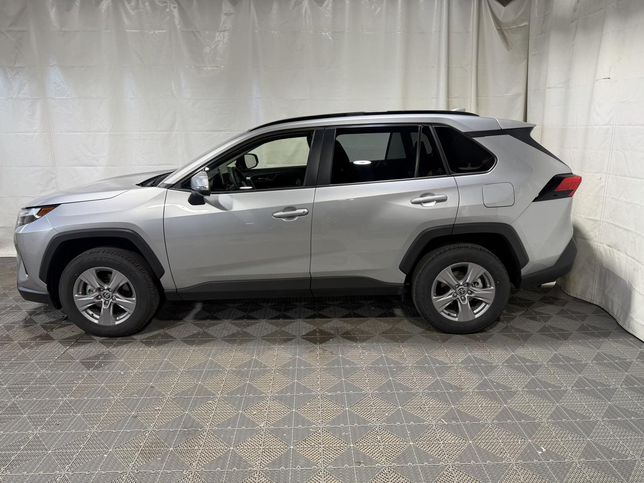 Toyota RAV4 XLE AWD (Natl) 2025
