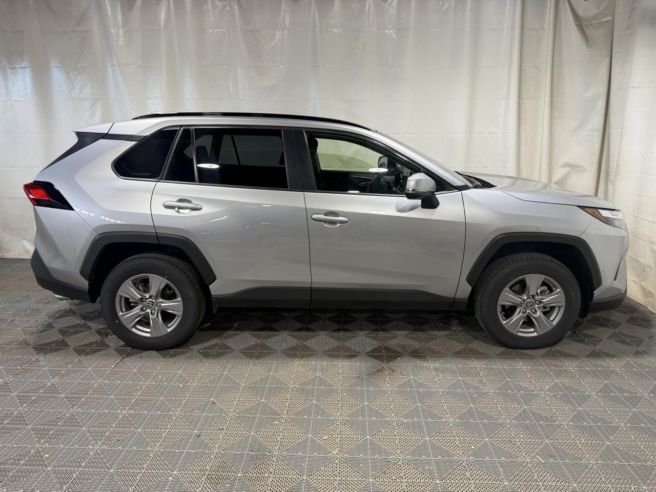 Toyota RAV4 XLE AWD (Natl) 2025
