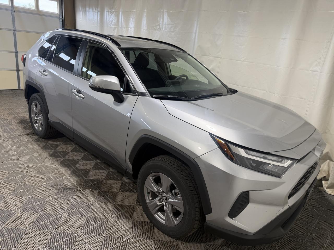 Toyota RAV4 XLE AWD (Natl) 2025