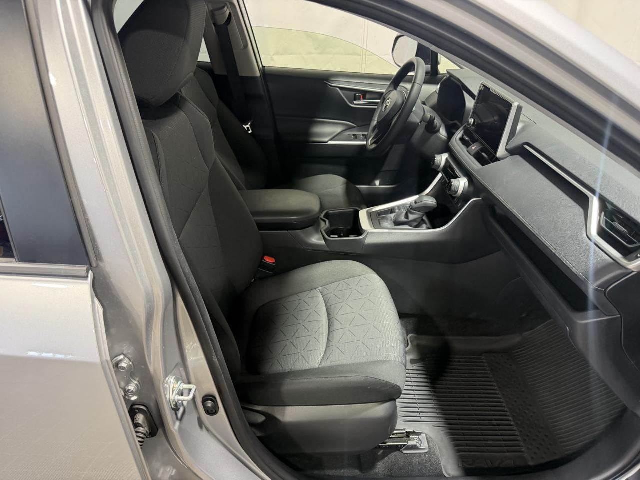 Toyota RAV4 XLE AWD (Natl) 2025