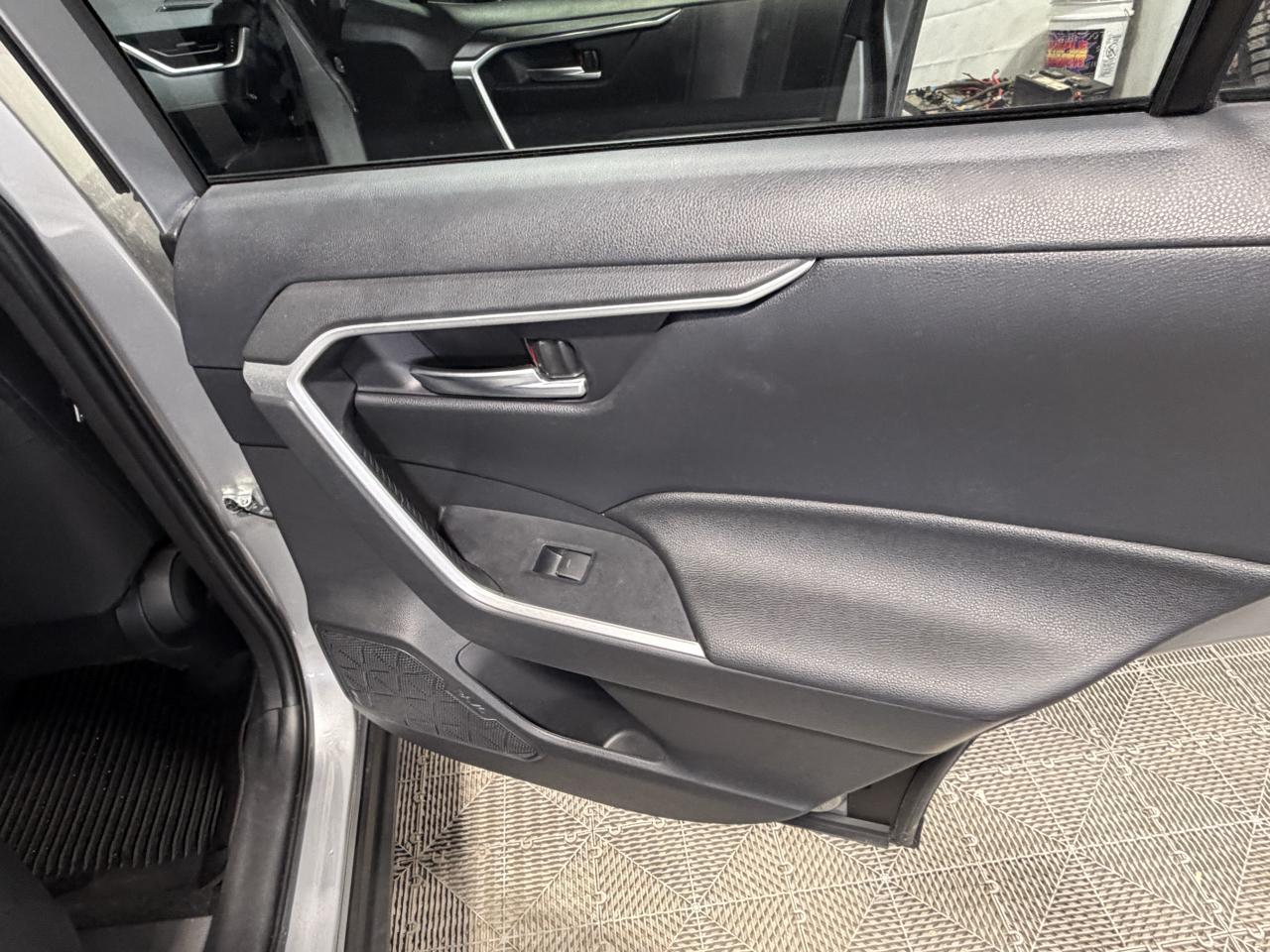 Toyota RAV4 XLE AWD (Natl) 2025
