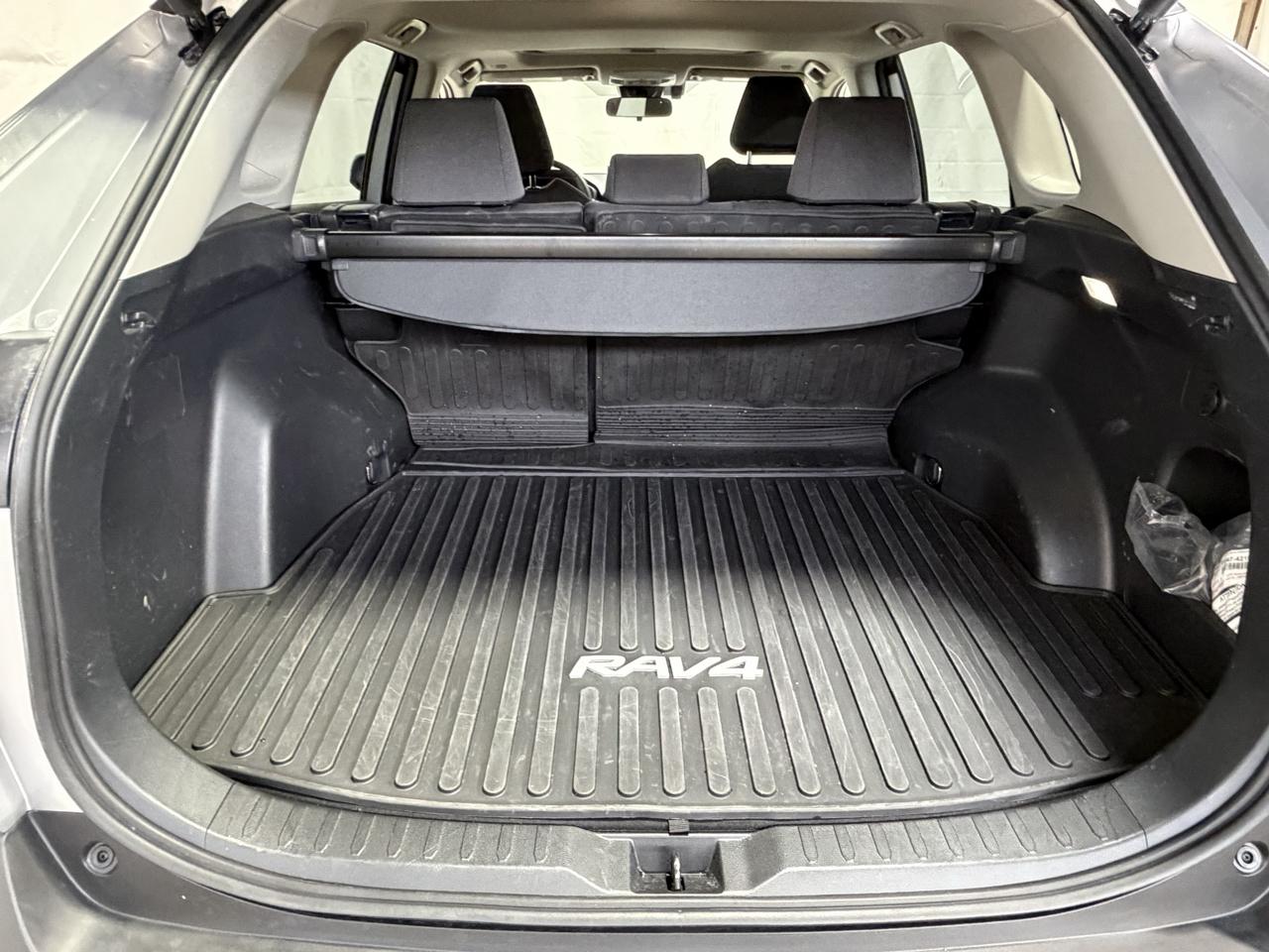 Toyota RAV4 XLE AWD (Natl) 2025