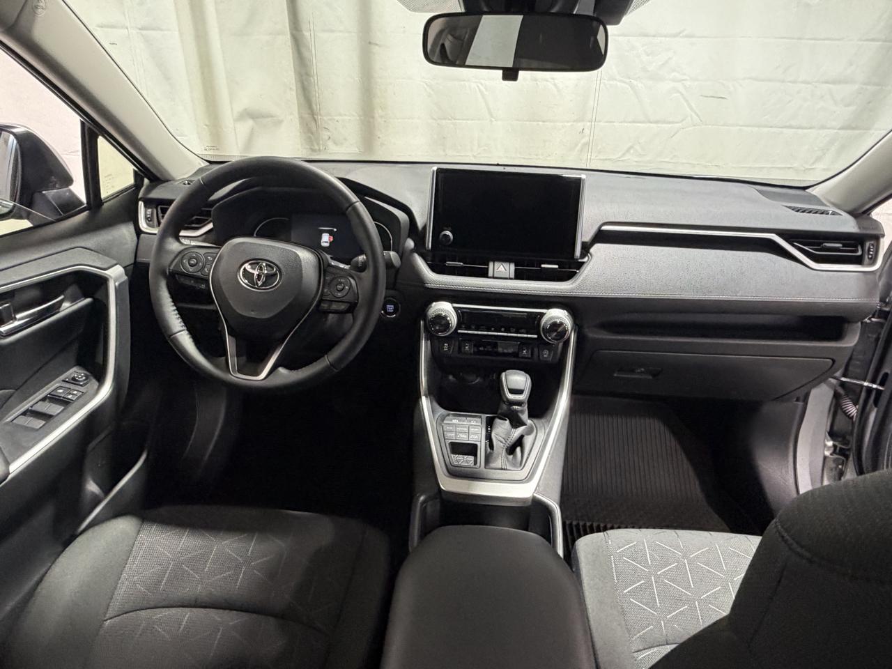 Toyota RAV4 XLE AWD (Natl) 2025