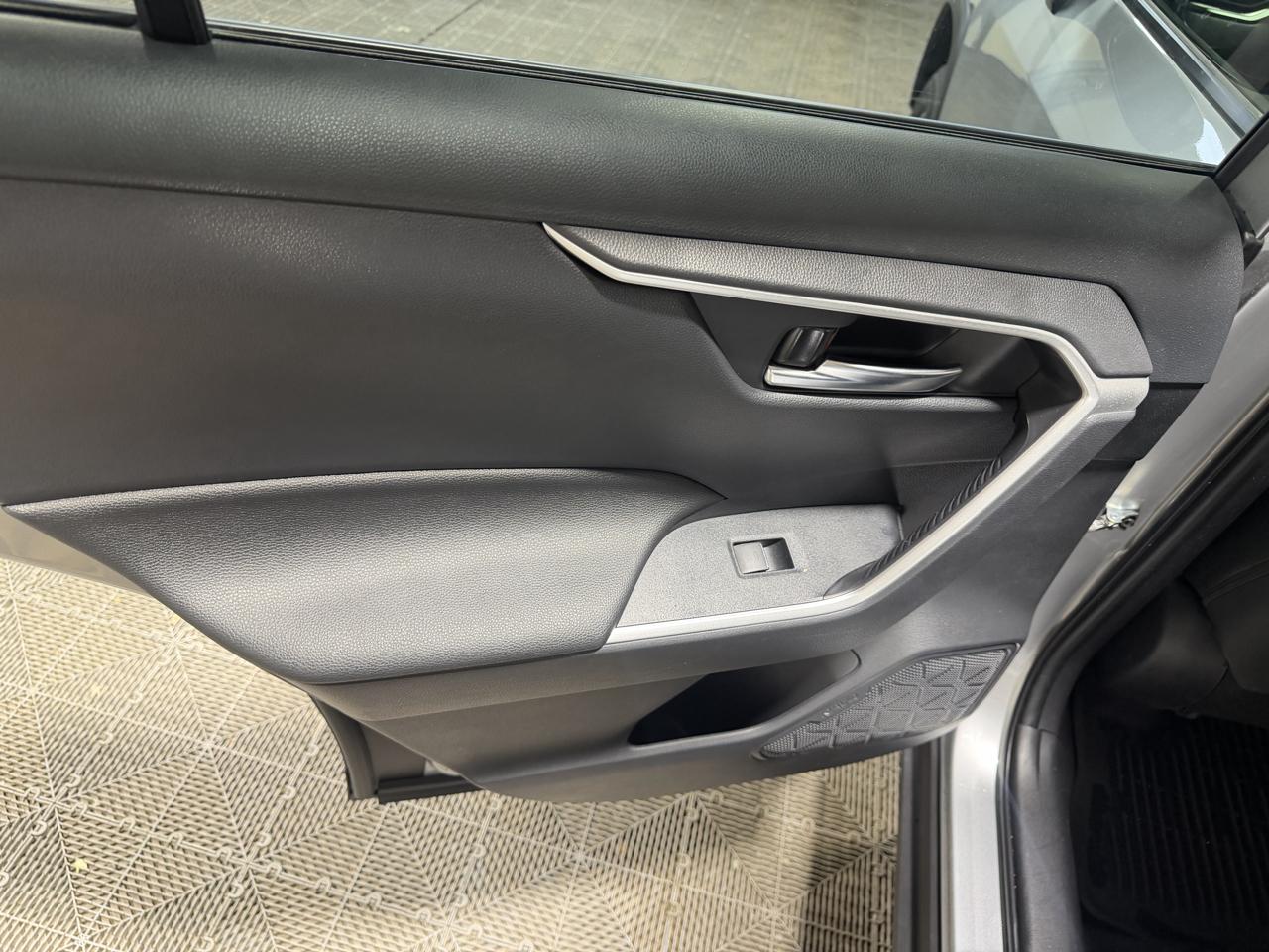 Toyota RAV4 XLE AWD (Natl) 2025