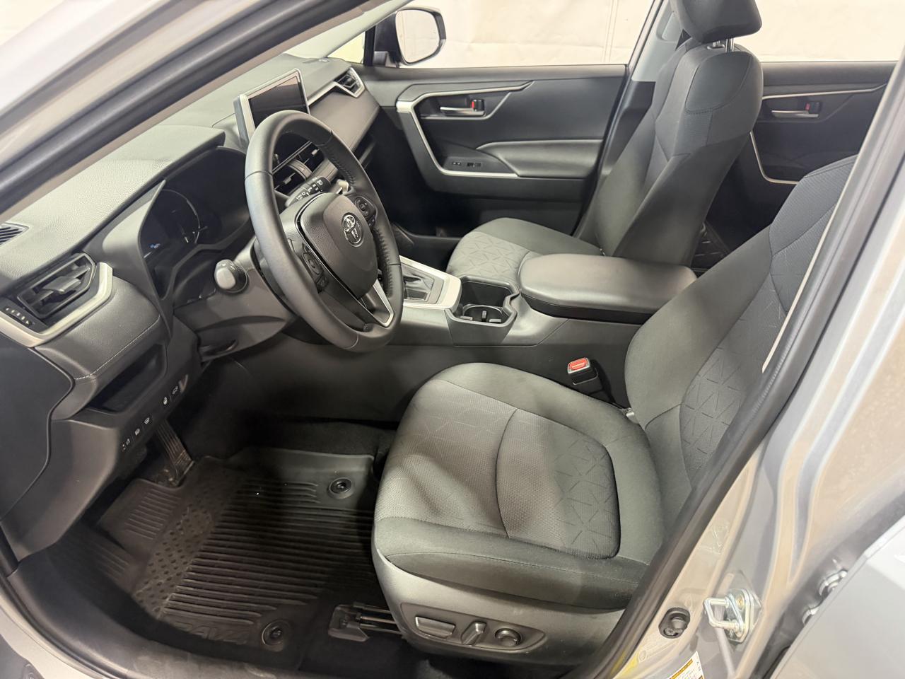 Toyota RAV4 XLE AWD (Natl) 2025
