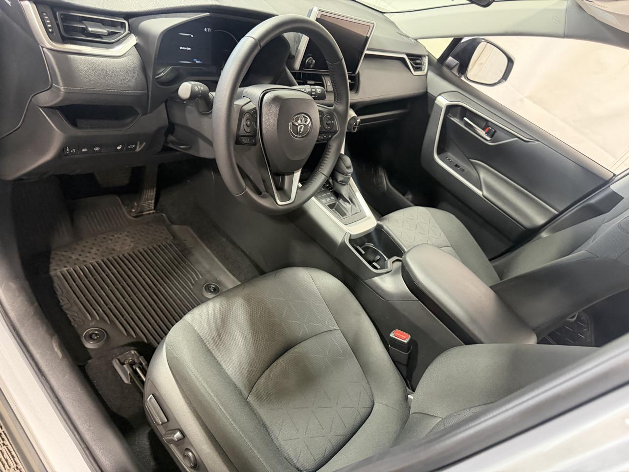 Toyota RAV4 XLE AWD (Natl) 2025
