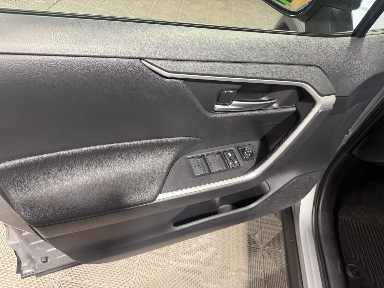 Toyota RAV4 XLE AWD (Natl) 2025