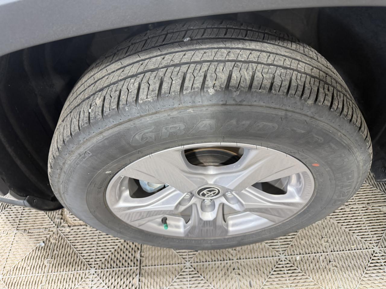 Toyota RAV4 XLE AWD (Natl) 2025