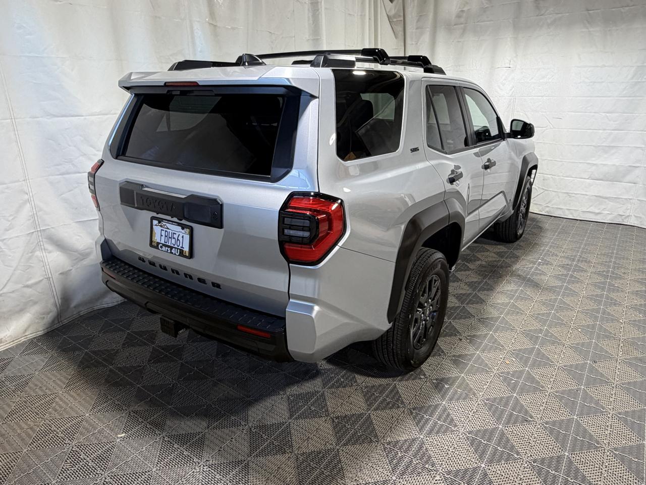 Toyota 4Runner SR5 4WD 2025