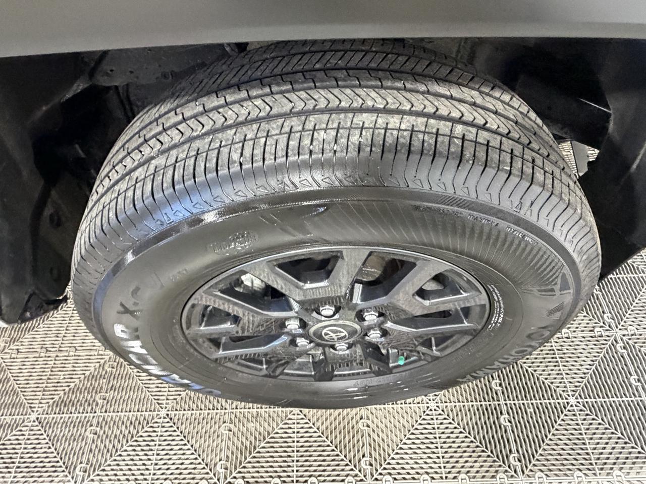 Toyota 4Runner SR5 4WD 2025