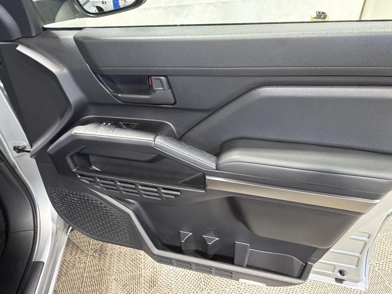 Toyota 4Runner SR5 4WD 2025