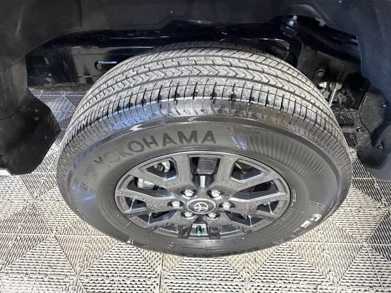 Toyota 4Runner SR5 4WD 2025