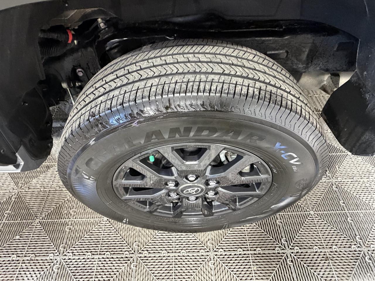 Toyota 4Runner SR5 4WD 2025