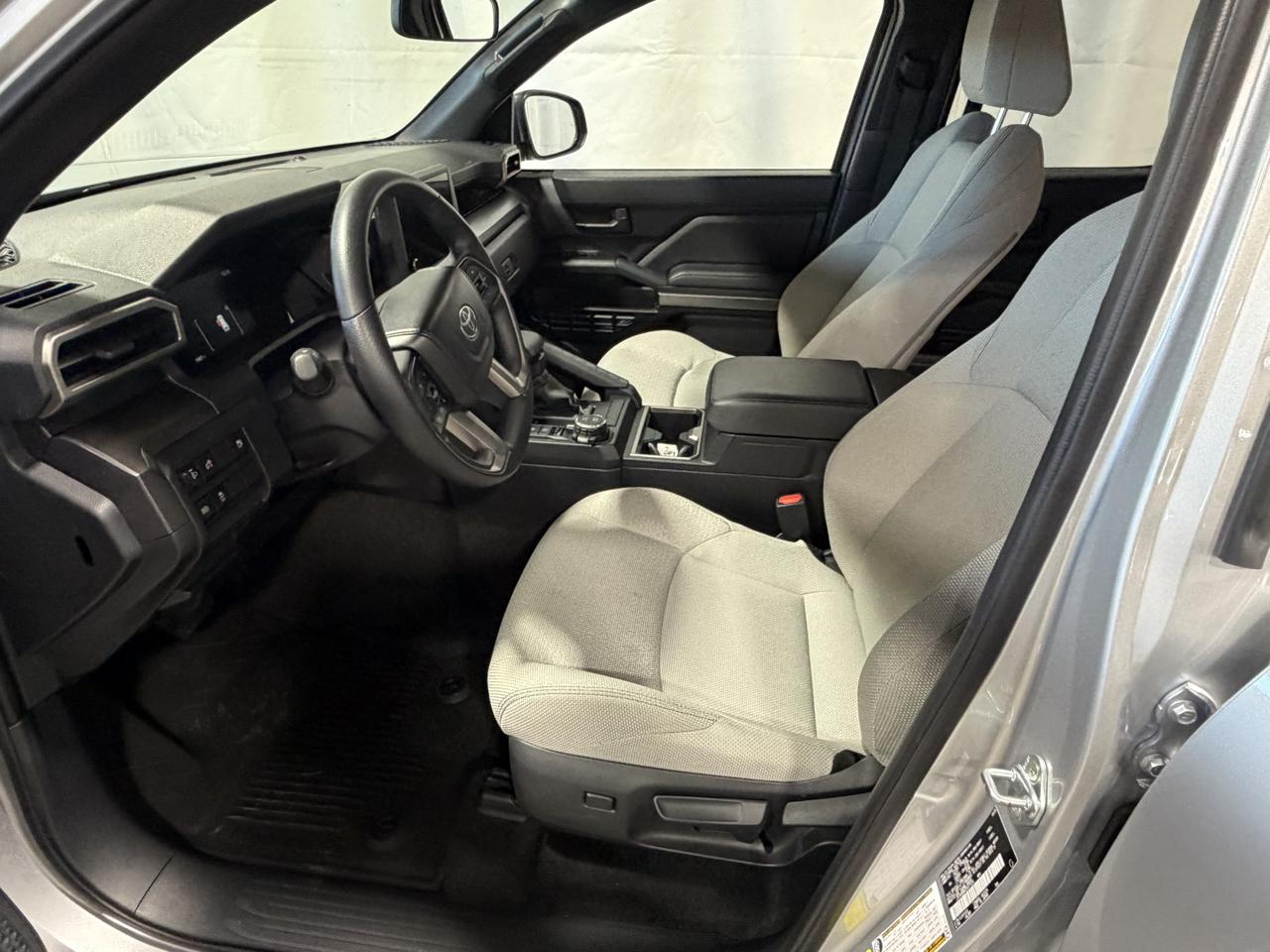 Toyota 4Runner SR5 4WD 2025
