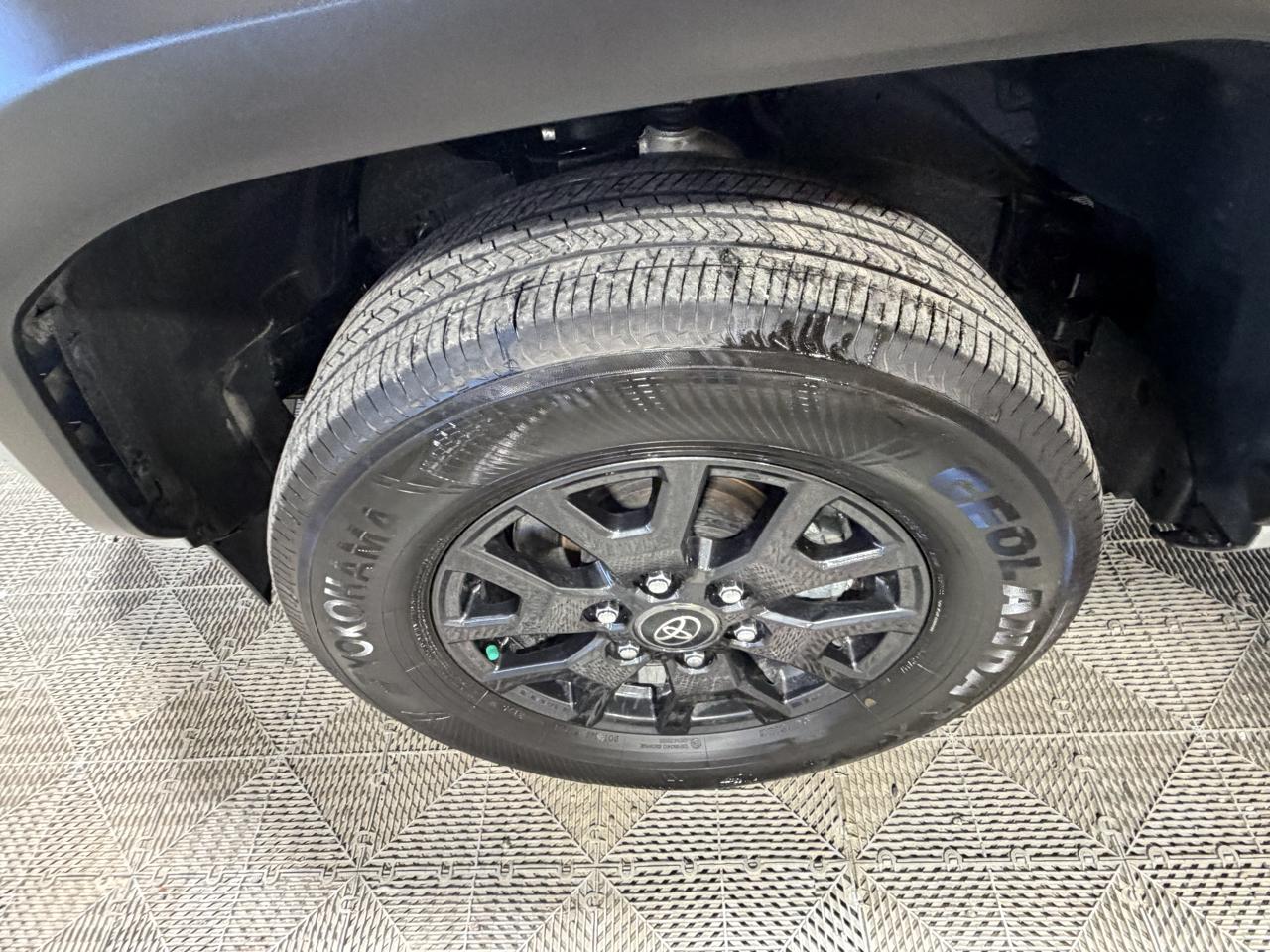 Toyota 4Runner SR5 4WD 2025