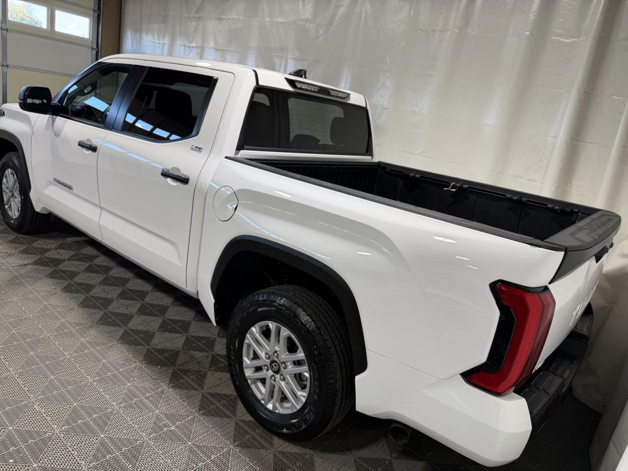 Toyota Tundra photo 2