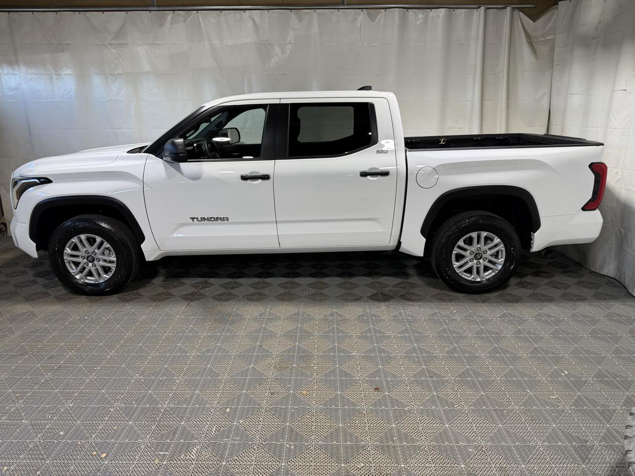 Toyota Tundra photo 3