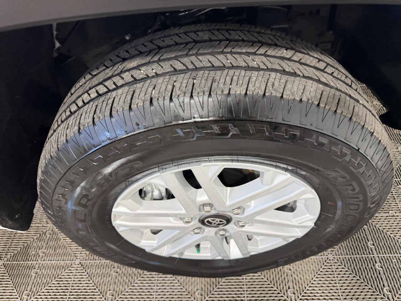 Toyota Tundra photo 8