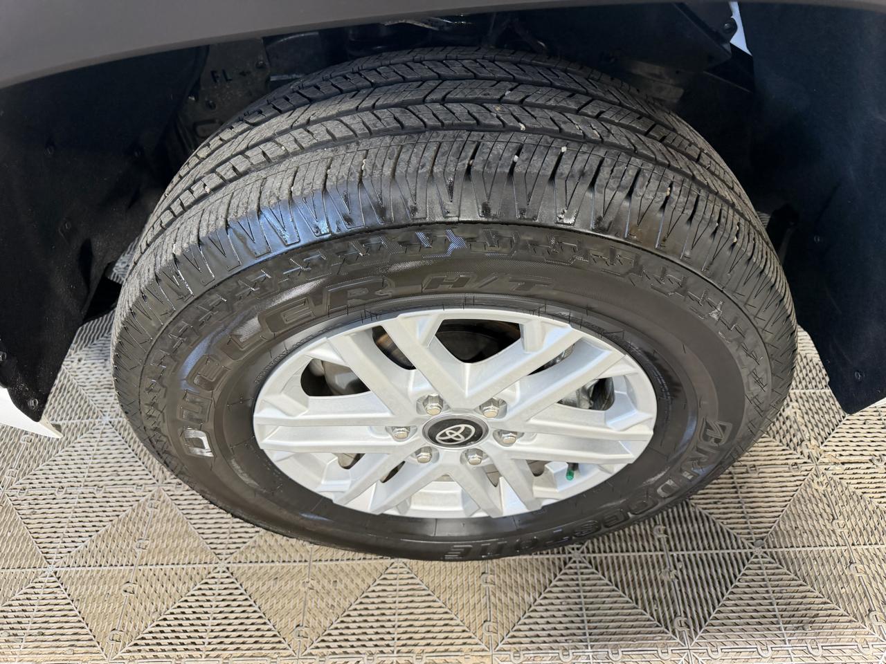 Toyota Tundra photo 24