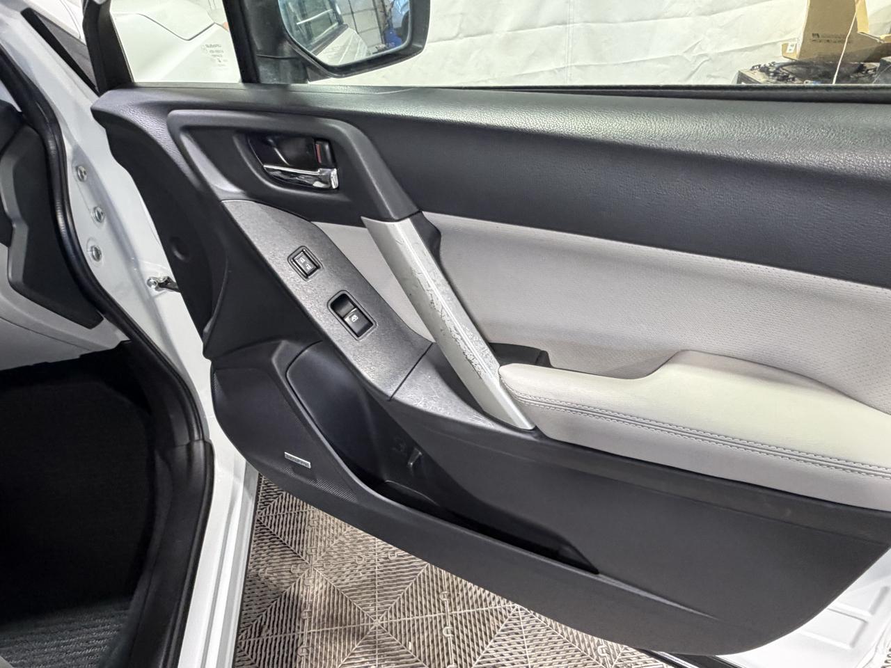 Subaru Forester 4dr CVT 2.5i Limited PZEV 2015