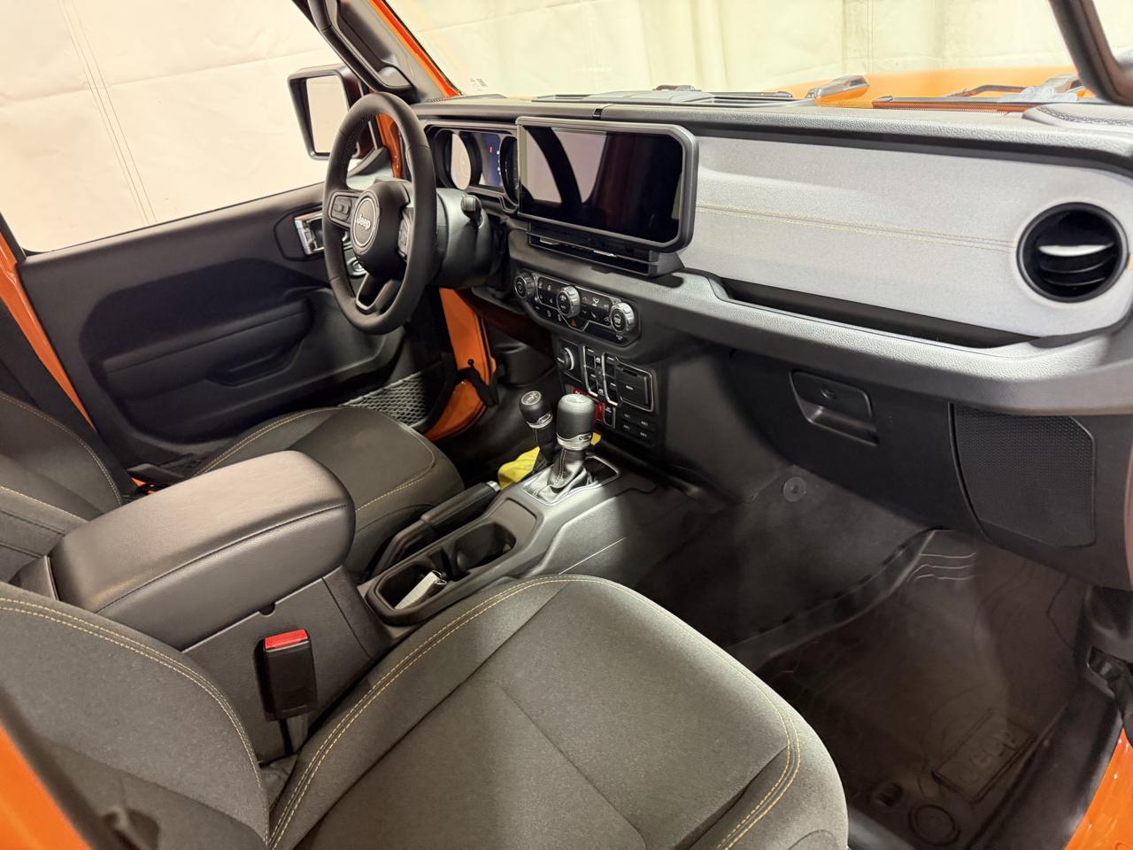 Jeep Wrangler Willys 4 Door 4x4 2025