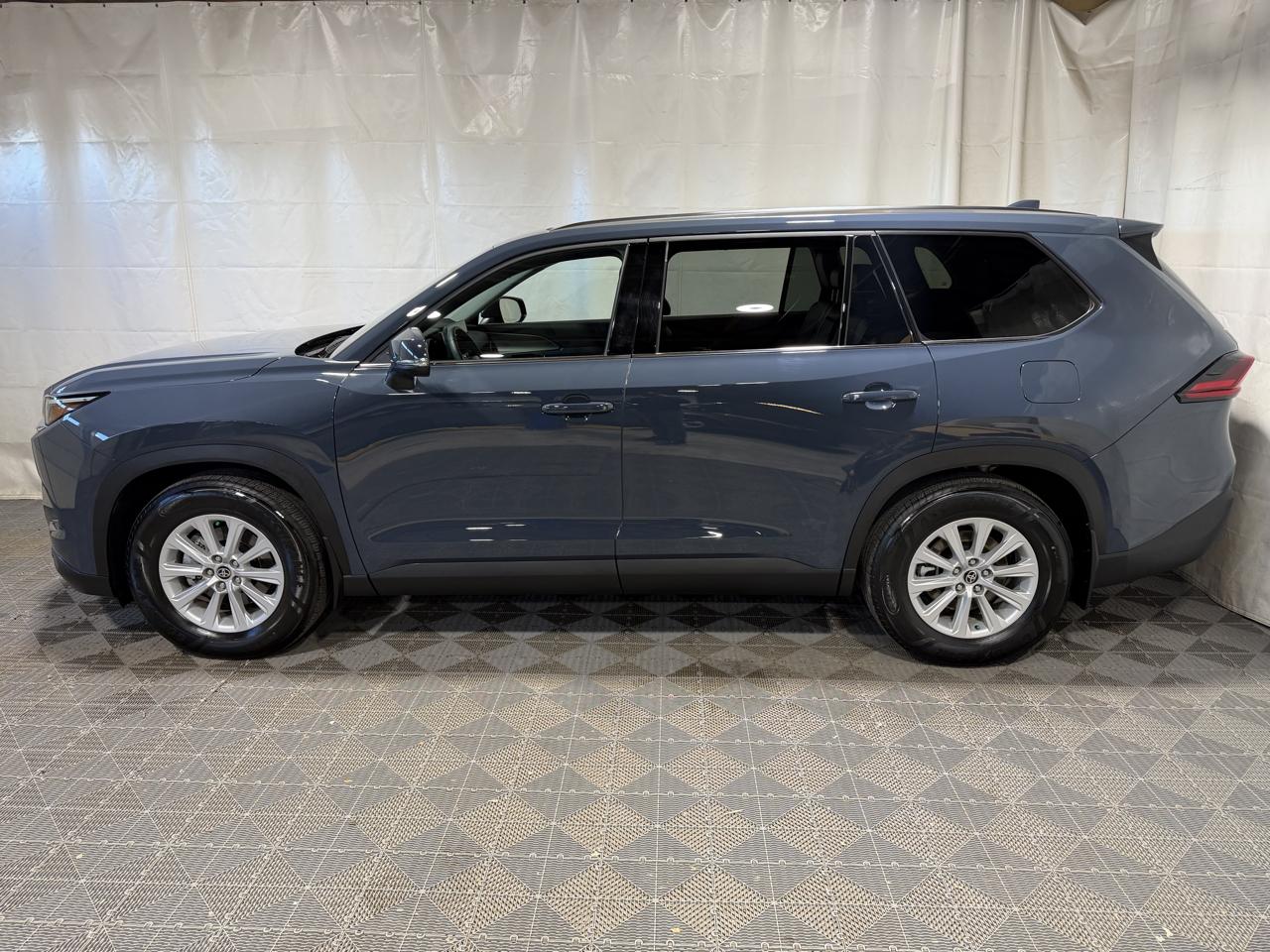 Toyota Grand Highlander XLE 4D SUV AWD 2026