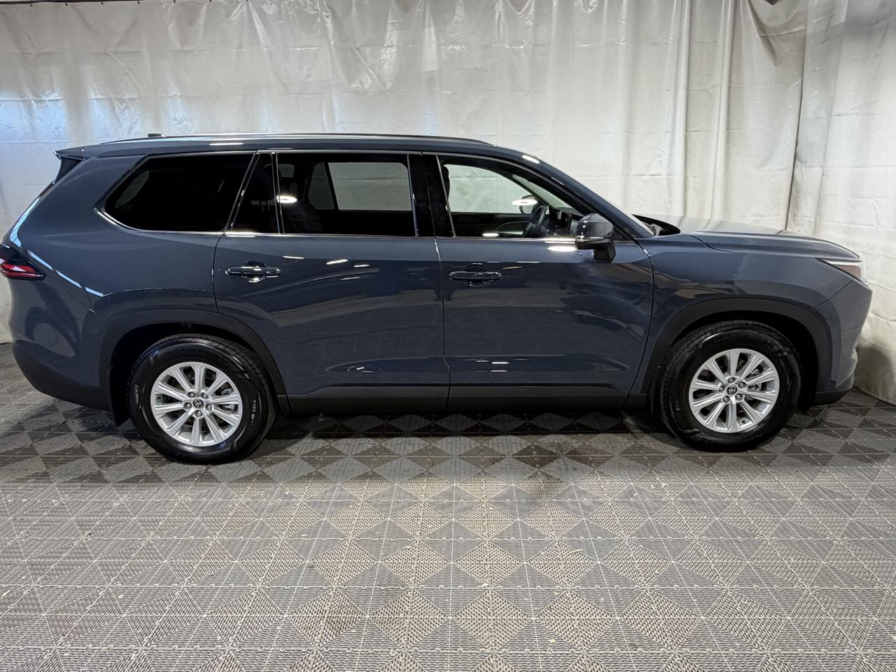 Toyota Grand Highlander XLE 4D SUV AWD 2026