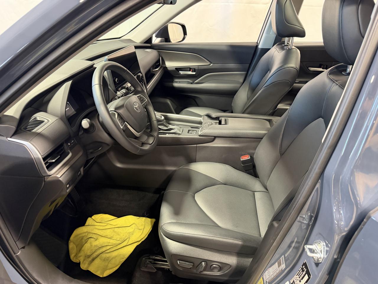 Toyota Grand Highlander XLE 4D SUV AWD 2026